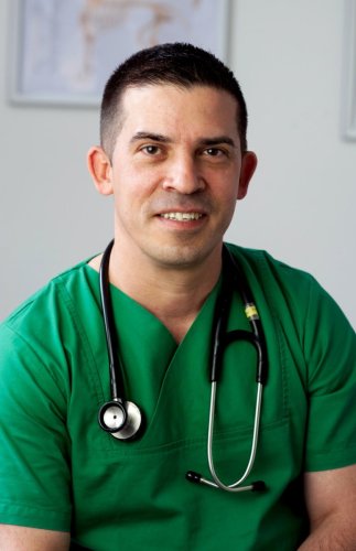 Rafael Perez_Tieerarzt_(114)a © Jelinski